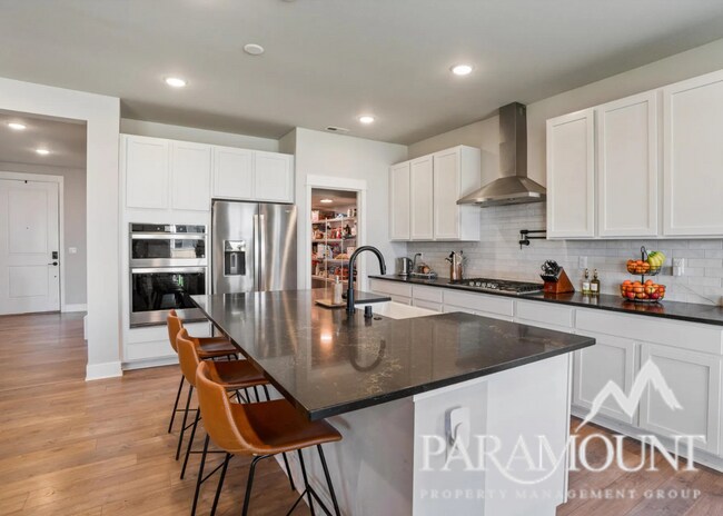 Building Photo - Spacious 4 Bedroom 3 Bath!
