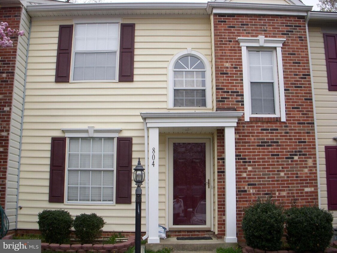 Foto principal - 804 Wind Ridge Dr