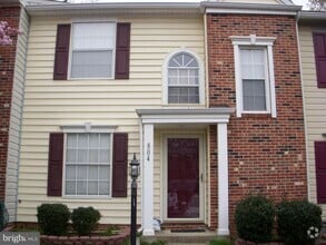 Building Photo - 804 Wind Ridge Dr