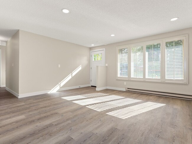 Building Photo - Single-family 3 bedroom home available for...