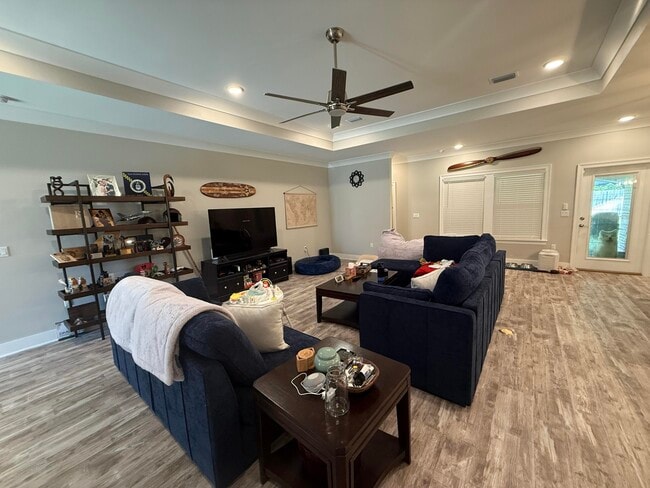 Foto del edificio - 1002 Gloria Ave