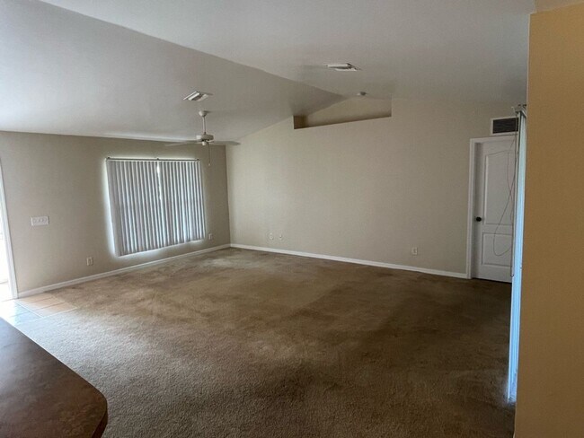 Foto del edificio - Cozy 3BR 2BA House in Lehigh Acres