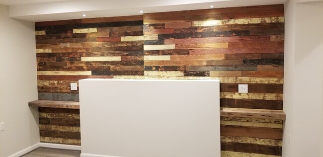 Decorative Bedroom Wall - 1216 Bolton St