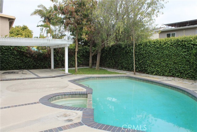 Building Photo - 9882 Kings Canyon Dr