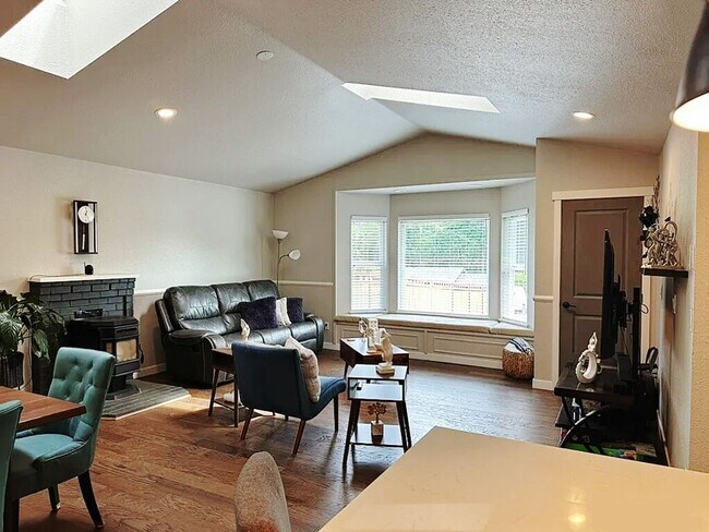 Foto del edificio - 4529 Crescent Ave