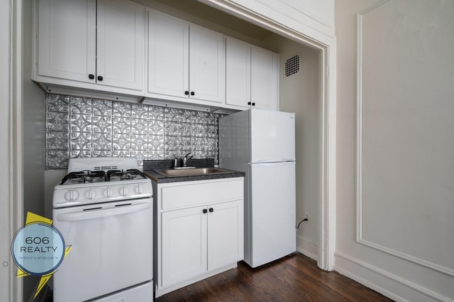 Building Photo - 4903 N Christiana Ave