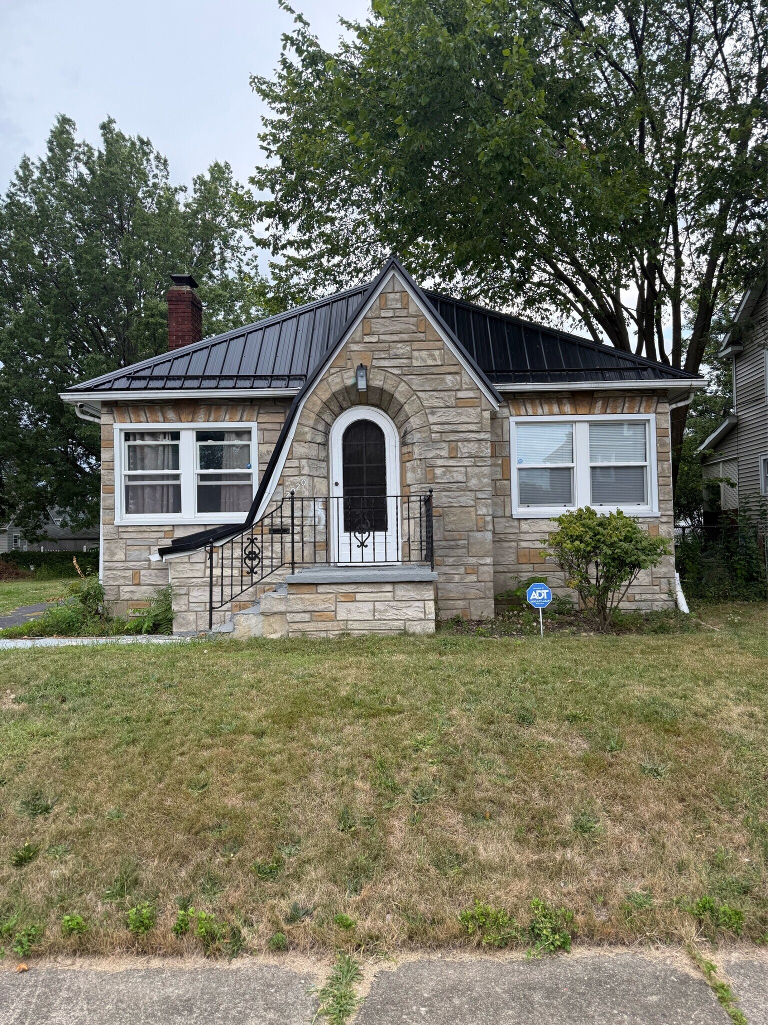 2020 13th St SW Akron, OH 44314 – photo 1