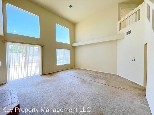 Foto del edificio - 6 br, 3.5 bath House - 6454 Bright Nimbus Ave