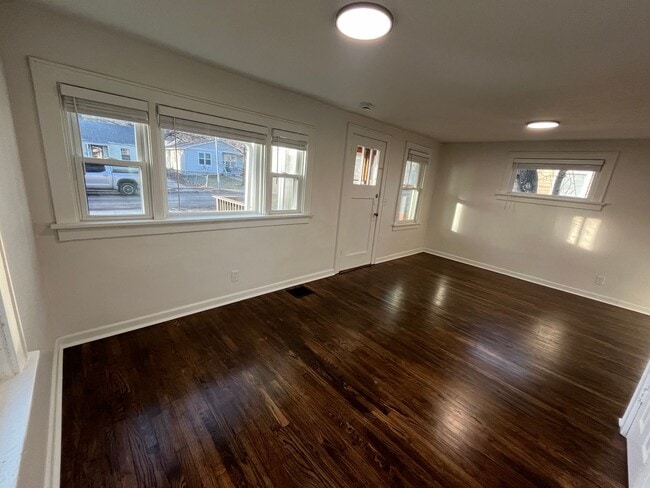 Building Photo - Fully Remodeled House!