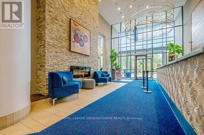 Photo du bâtiment - 2230 Lake Shore Blvd W