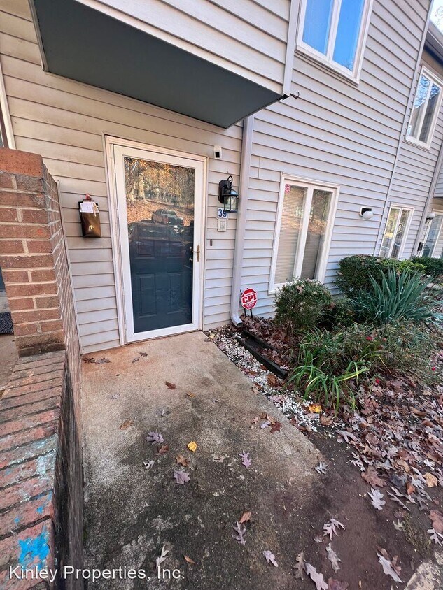 Primary Photo - 2 br, 1.5 bath House - 2007 Countrymens Co...