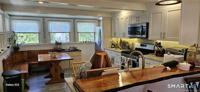 Foto del edificio - 50 Fairwood Ave