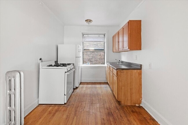 Building Photo - 2342 W Touhy Ave