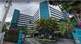Building Photo - 1700 NW N River Dr