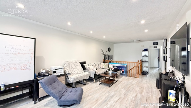 Building Photo - 34 Heatherside Dr