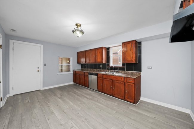 Foto del edificio - 2133 W 18th Pl