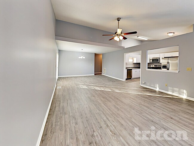 Foto del edificio - 305 Trowbridge Rd