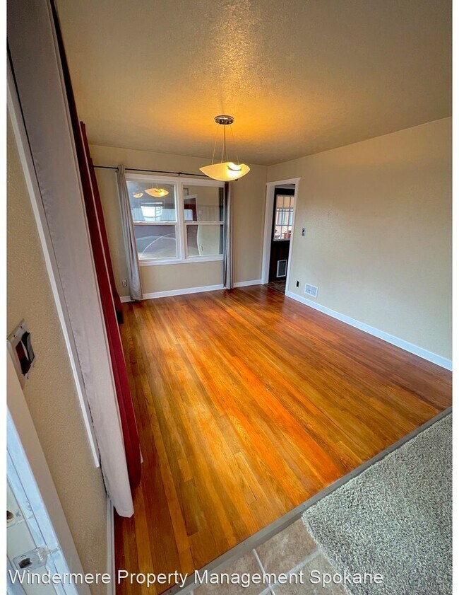 Building Photo - 3 br, 1 bath House - 1519 E Central Ave