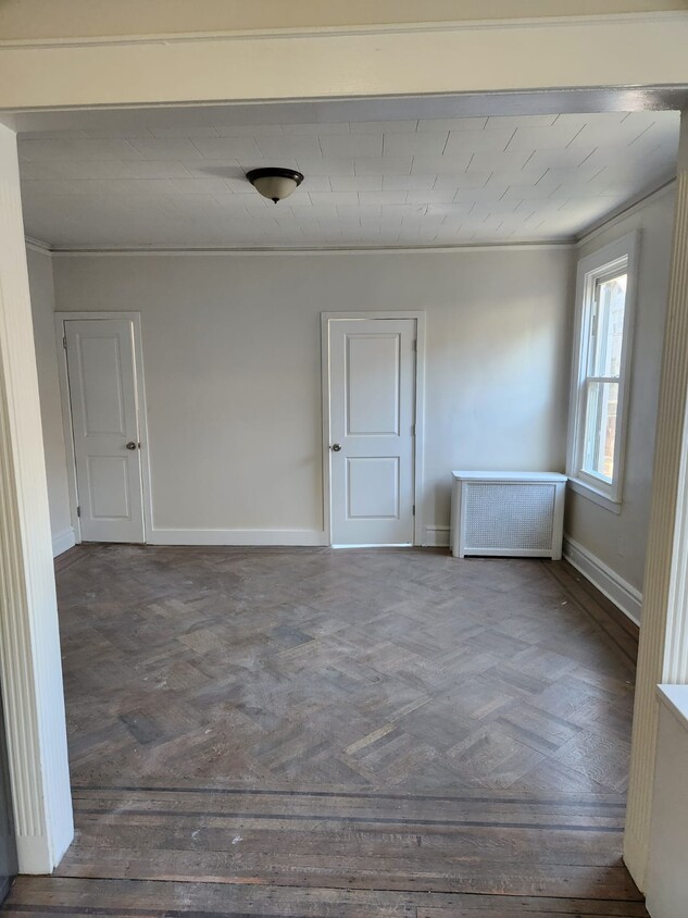 Living room - 212 Custer Ave