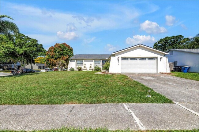 Building Photo - 3216 Pine Haven Dr