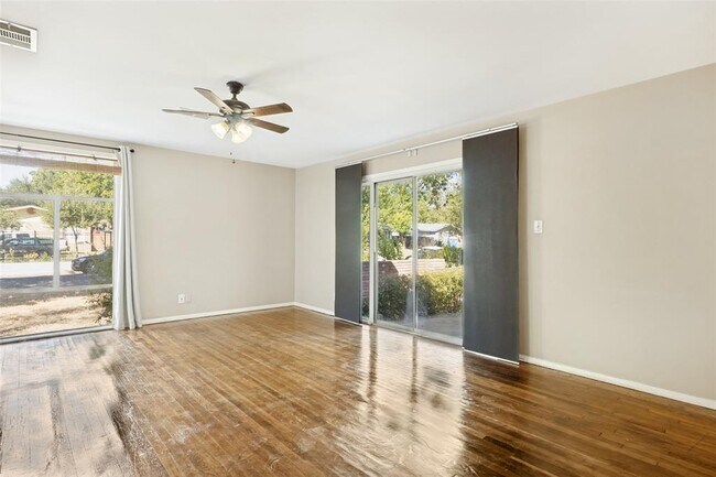 Foto del edificio - 1405 Broadmoor Dr