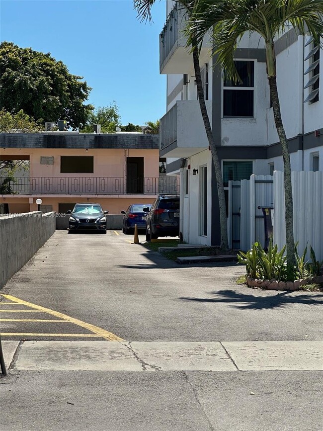 Building Photo - 1736 SW 19th St
