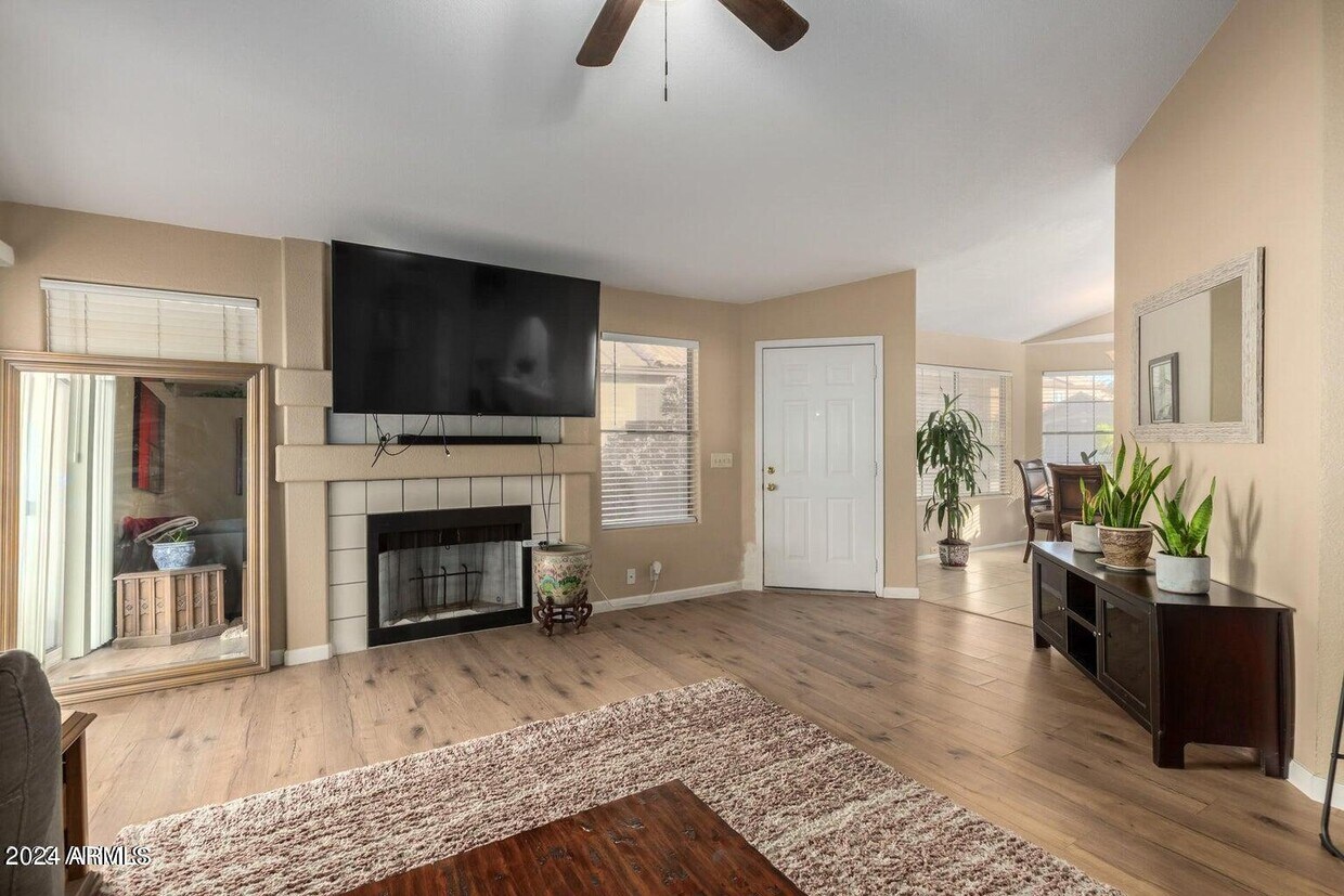 Primary Photo - 4326 E Rosemonte Dr