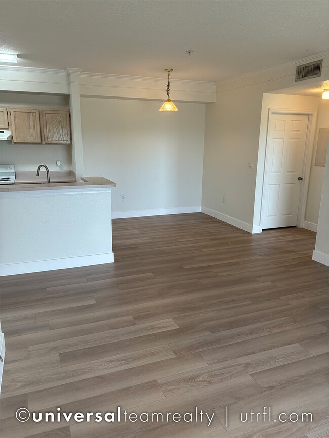 Building Photo - 11510 Villa Grand