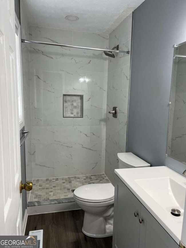 Foto del edificio - 5075 Mills Dr