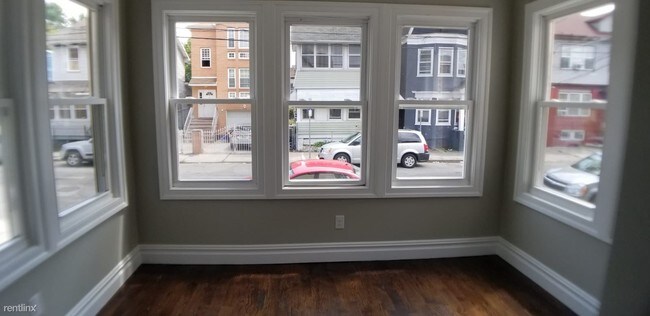 Foto del edificio - 3 br, 2 bath  - 85 willoughby St Apt 1