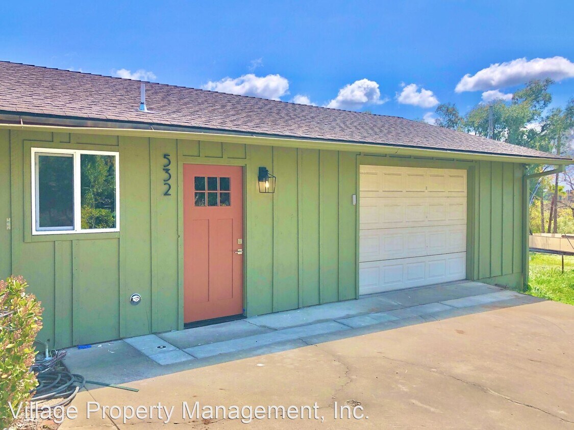 Foto principal - 532 Golden Rd