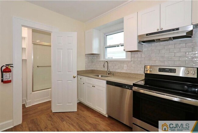 Building Photo - 59 Ashwood Ave