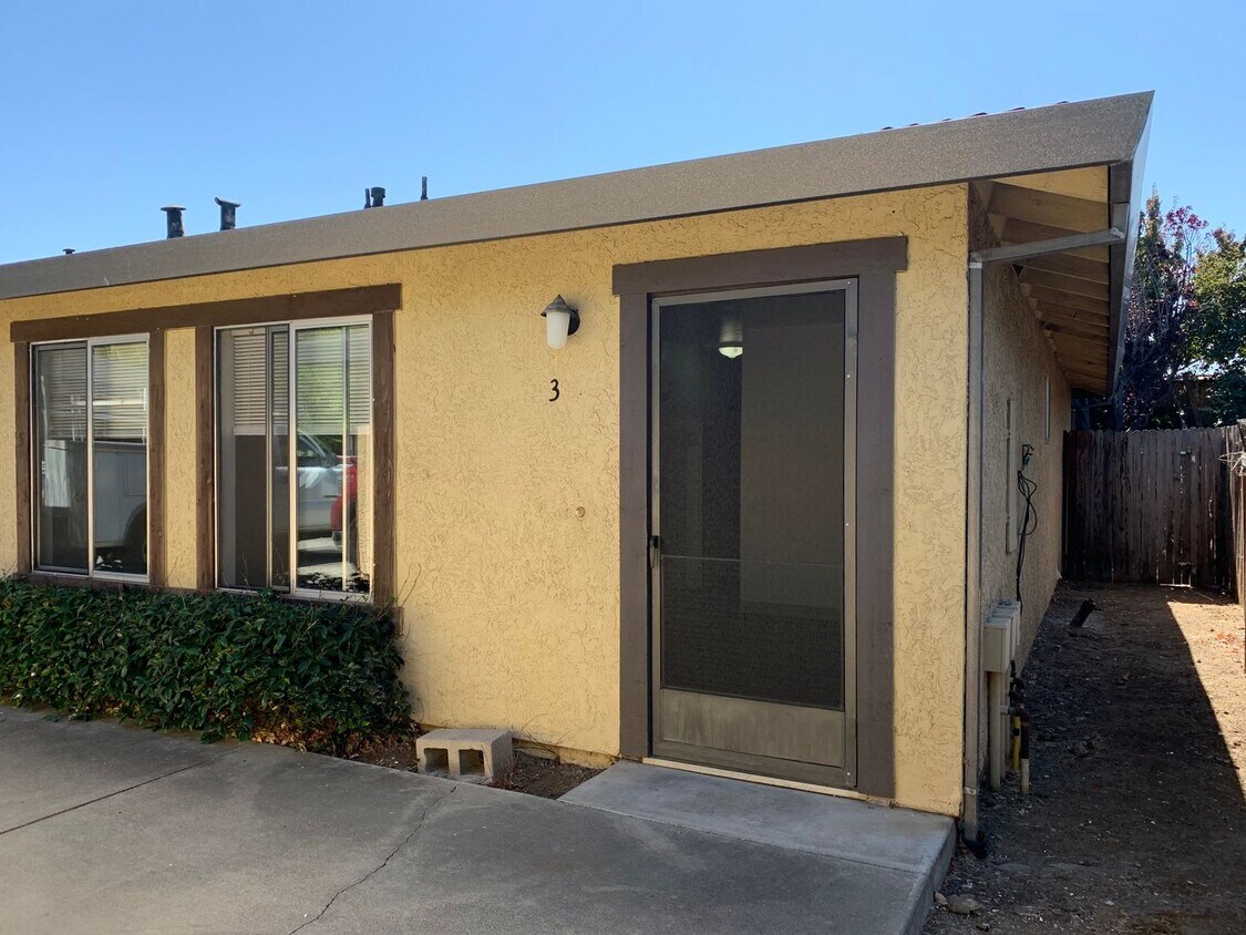 1431 Diablo Dr Unit 3, Hollister, CA 95023 Room for Rent in Hollister