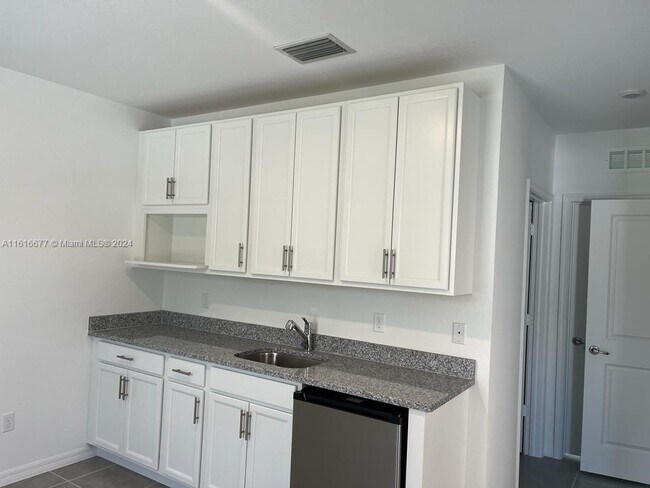 Foto del edificio - 957 NW Bayshore Blvd