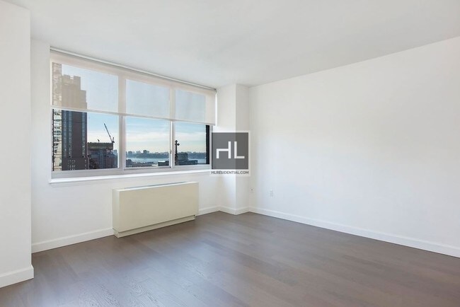 Foto del edificio - 561 10th Ave