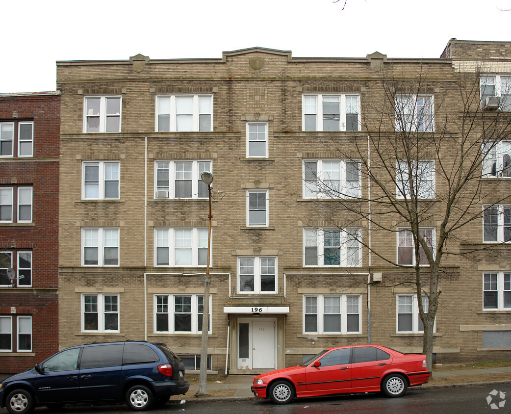 Primary Photo - 196-200 Oak St