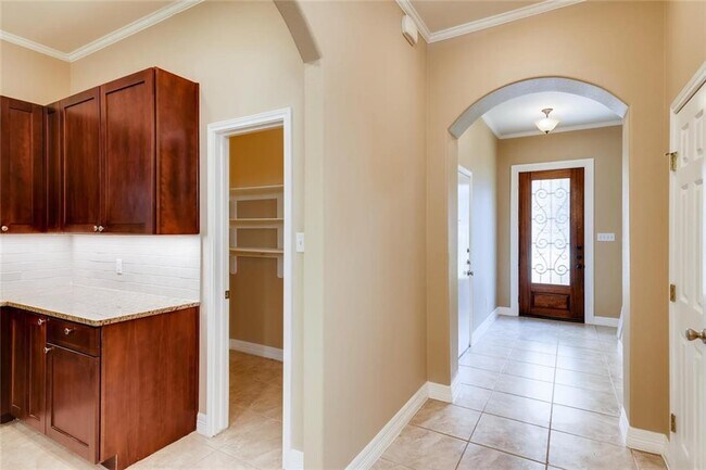 Building Photo - 204 Mockingbird Ln