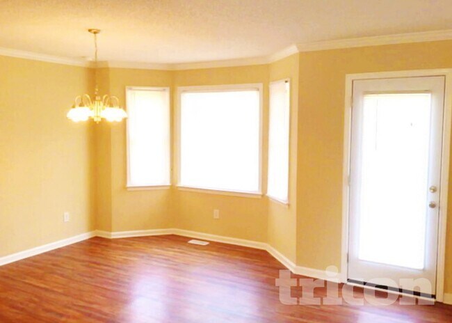 Foto del edificio - 204 Woodchase Ln