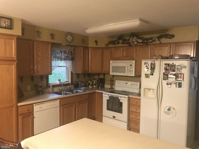 Building Photo - 4 br, 2 bath House - 1670 Fresno Rd NW