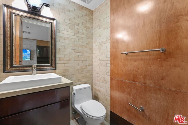 Foto del edificio - 1743 S Barrington Ave