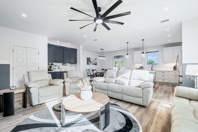 Foto del edificio - 238 Oleander Dr