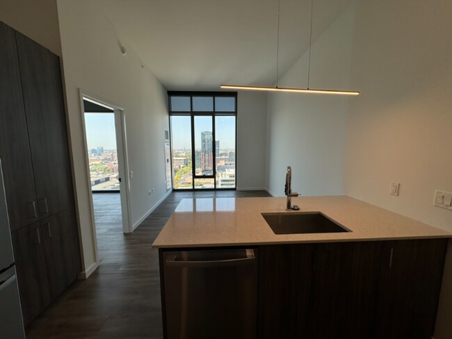 Photo - 144 N Aberdeen St Apartment