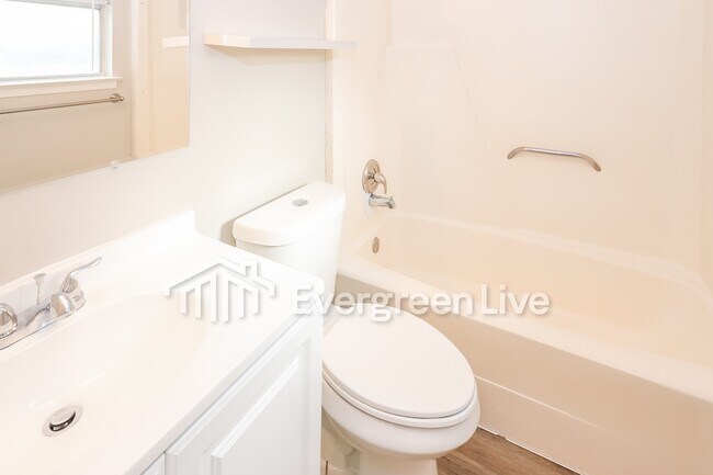 Foto del edificio - 5930 Cliff Valley Dr