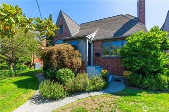 Building Photo - 2916 28th Ave W