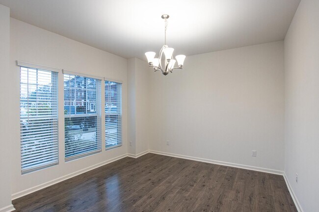 Foto del edificio - BEAUTIFUL 3 Bedroom, 2 Car Garage Townhome in Bonterra Village - AVAILABLE FEBRUARY 2026