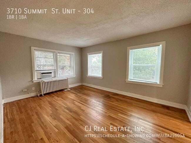 Building Photo - 3710 Summit St