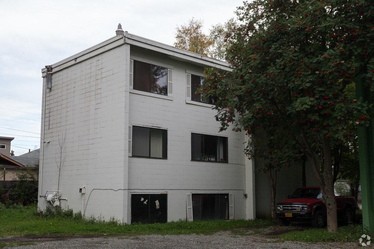 Building Photo - 340 N Klevin St