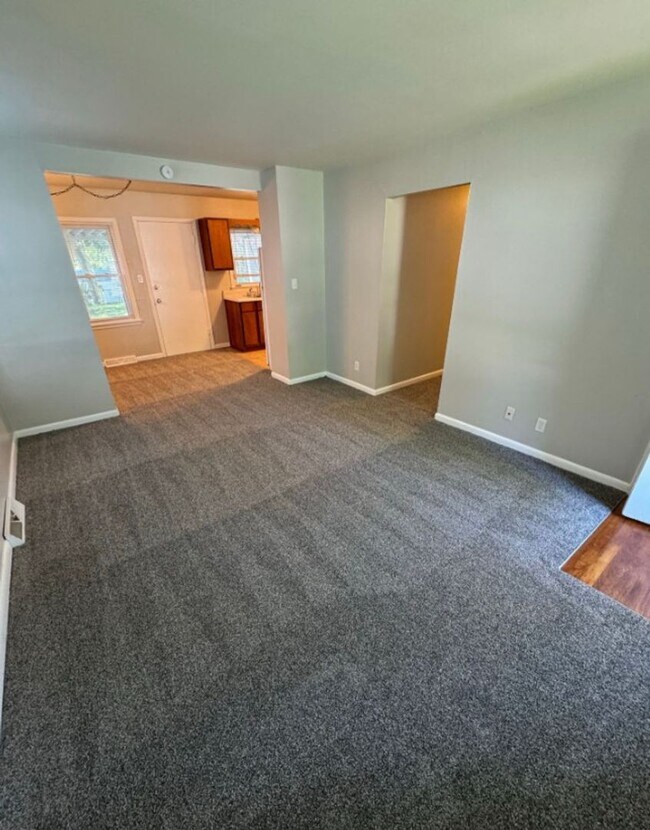 Foto del edificio - Coming Soon: Cozy 3-Bedroom Home with Scre...
