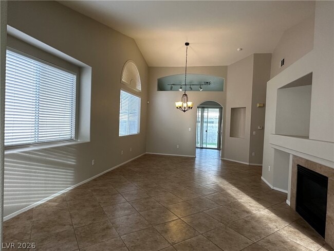 Foto del edificio - 5244 Ladyhawk Way