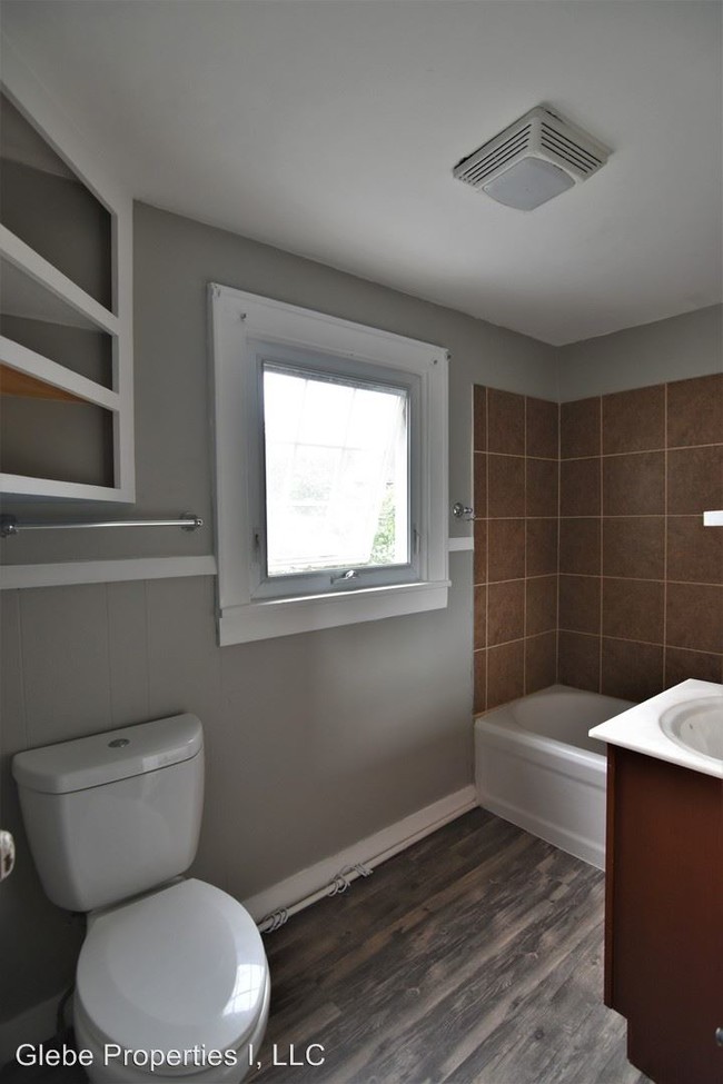 Building Photo - 2 br, 1 bath Apartment - 7 Elm
